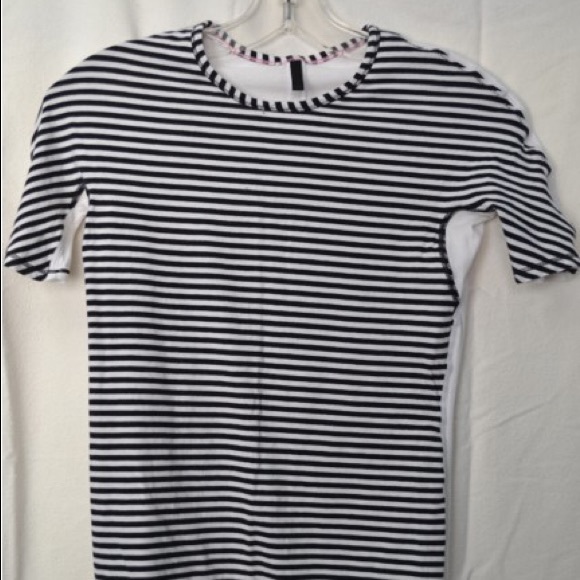 Black and White striped Lulu lemon shirt - Picture 1 of 3